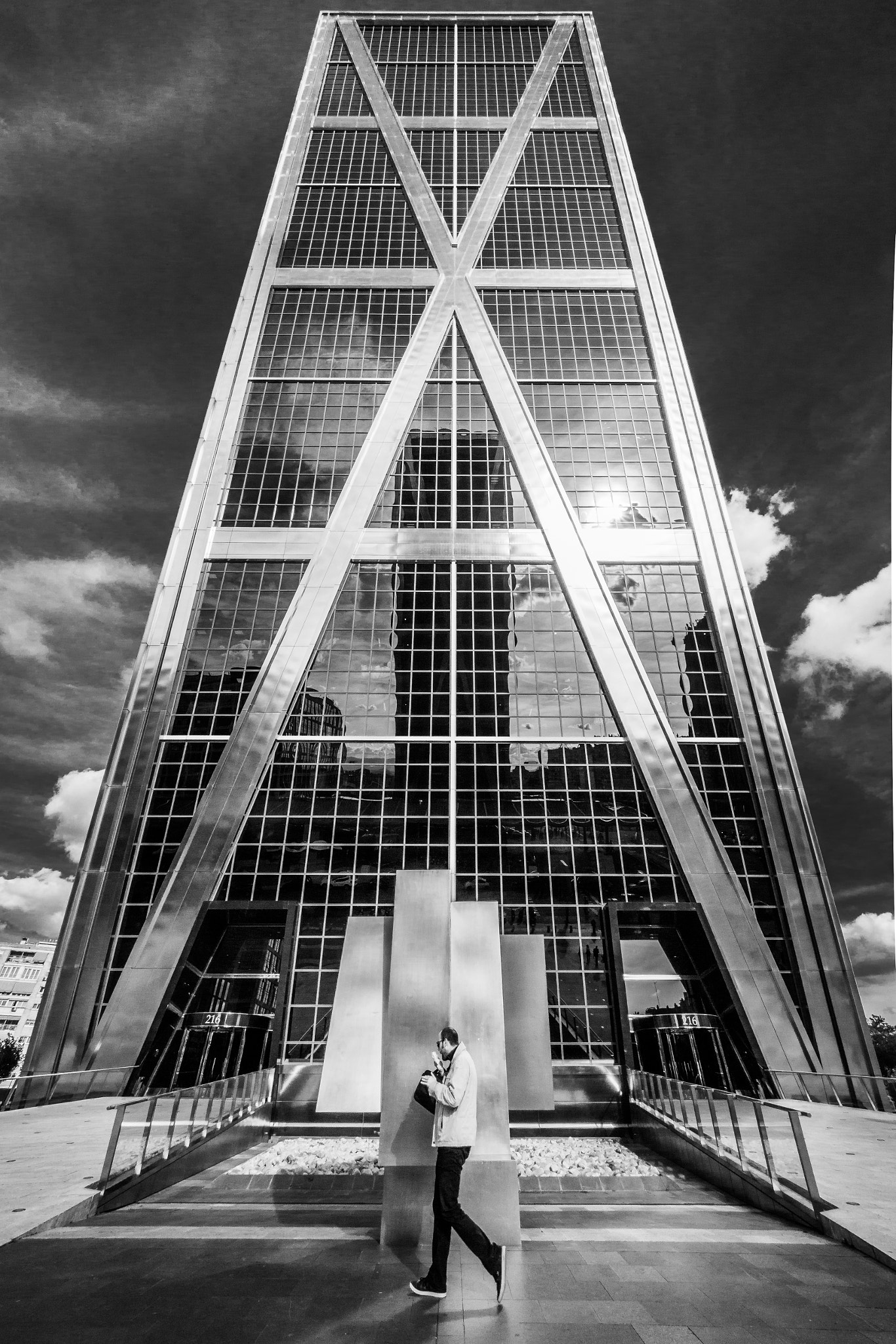 Sigma 8-16mm F4.5-5.6 DC HSM sample photo. Plaza castilla photography