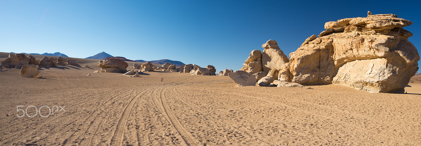 AF Zoom-Nikkor 28-70mm f/3.5-4.5D sample photo. Sandy desert stretch on the bolivian andes photography