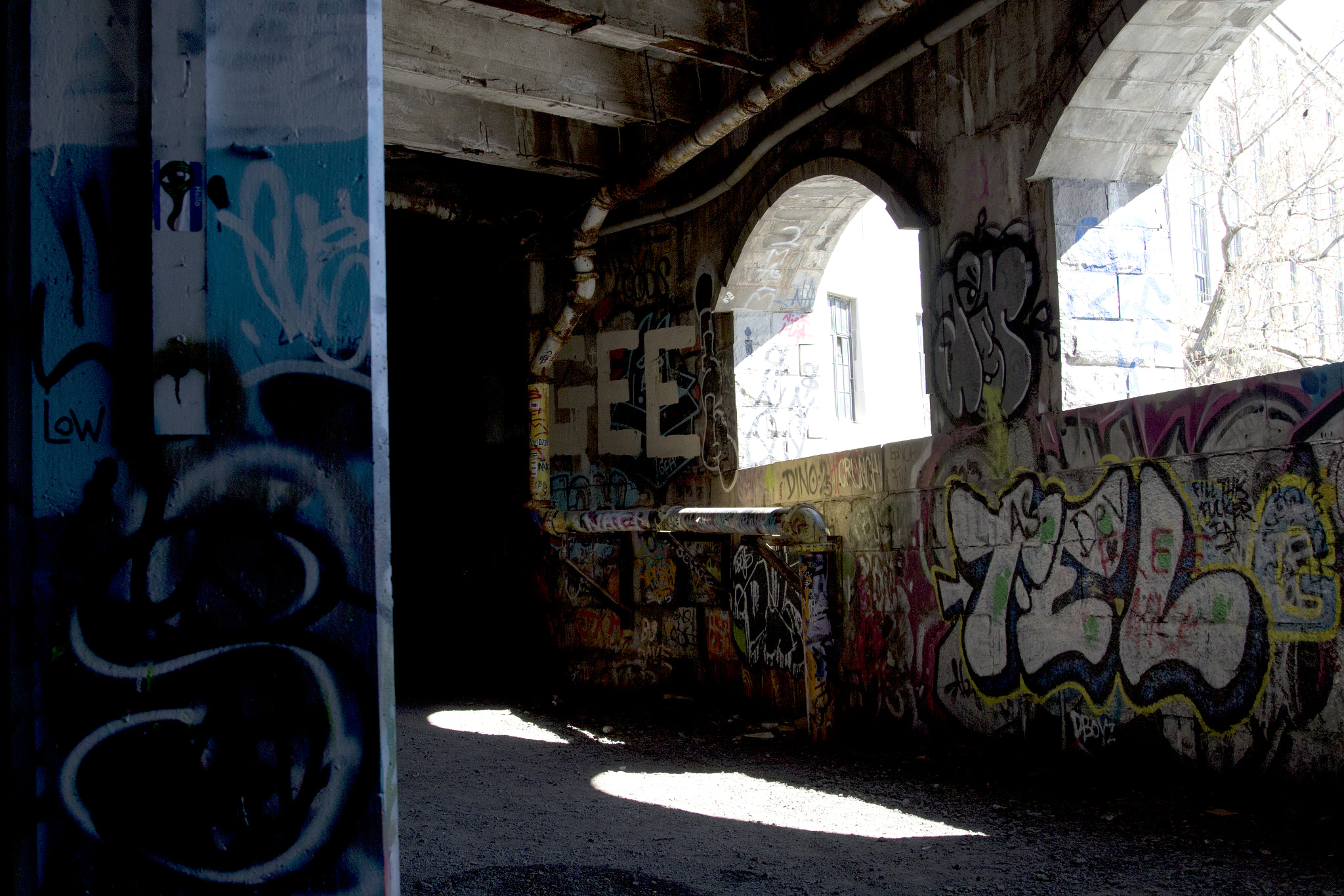 Canon EOS 100D (EOS Rebel SL1 / EOS Kiss X7) sample photo. Abandoned subway art photography