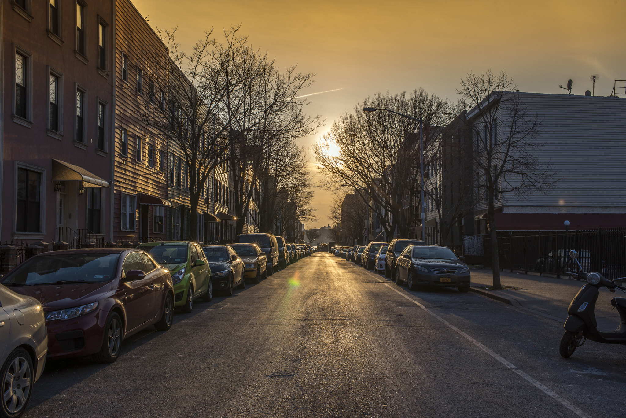 Nikon D800E + Nikon AF-S Nikkor 35mm F1.4G sample photo. Six o'clock photography