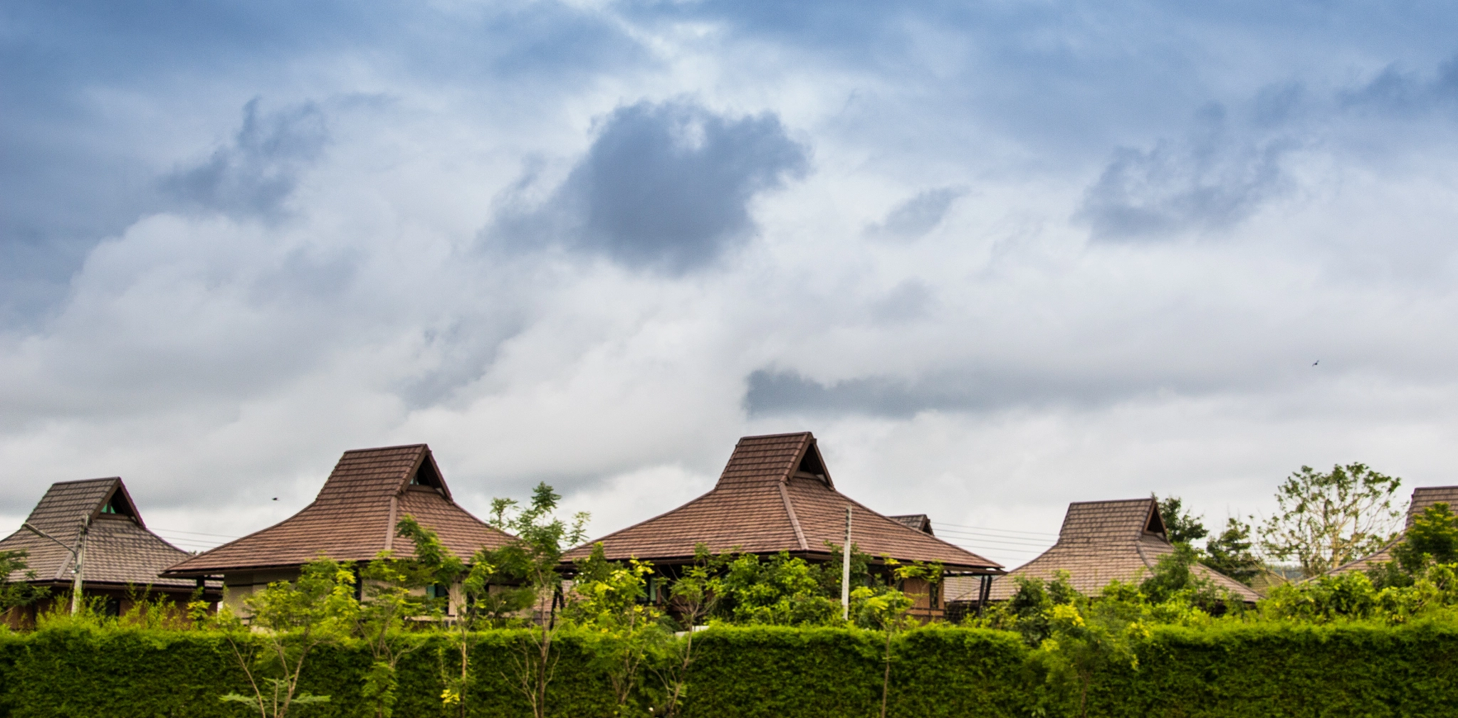 Canon EOS 100D (EOS Rebel SL1 / EOS Kiss X7) sample photo. Roofs of hang dong photography