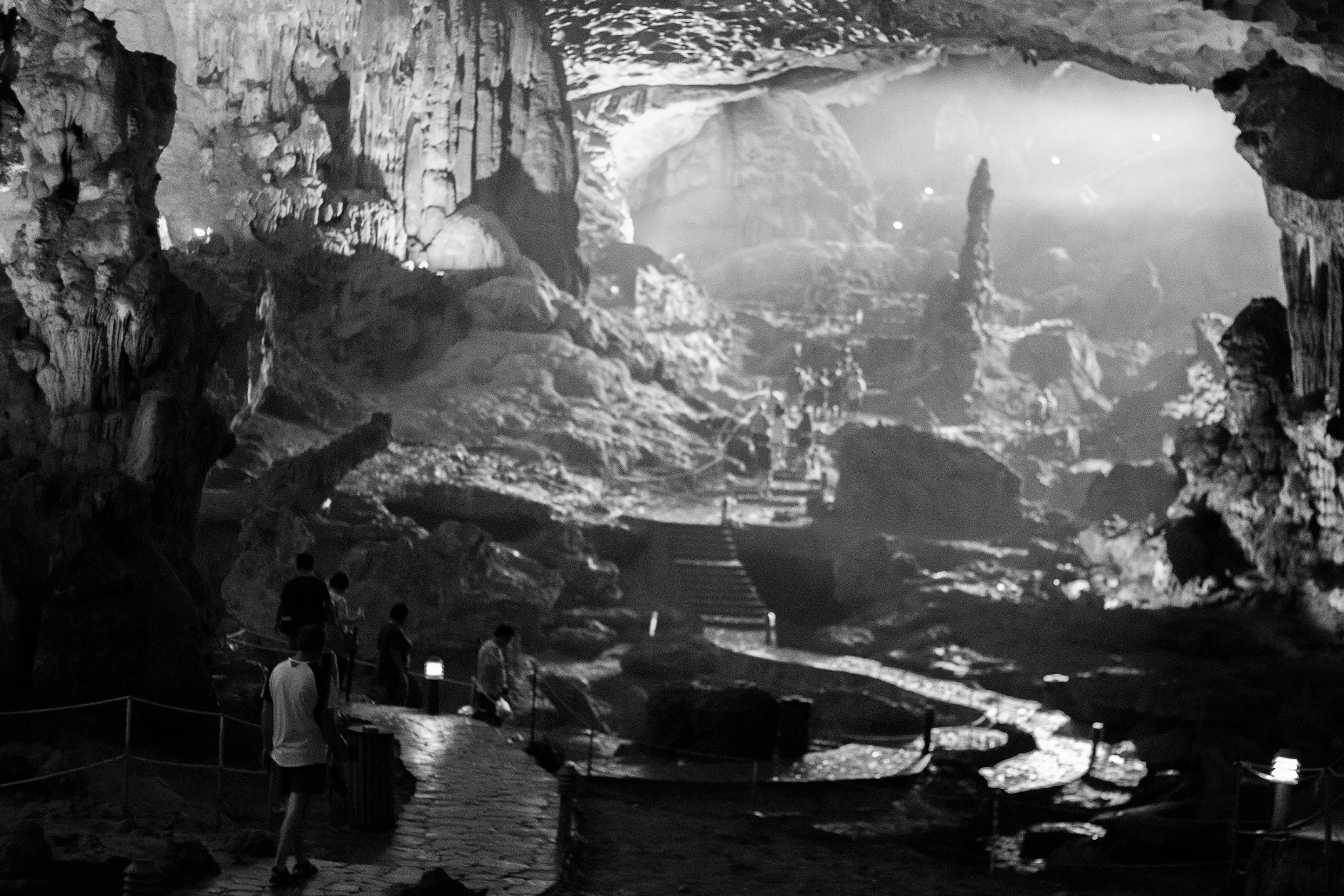 Canon EOS 100D (EOS Rebel SL1 / EOS Kiss X7) + Canon EF 50mm F1.8 II sample photo. Caves of ha long photography