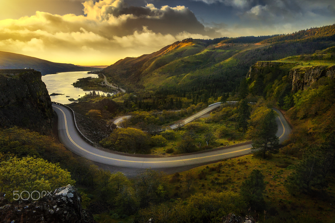 Nikon AF-S Nikkor 17-35mm F2.8D ED-IF sample photo. Rowena loops, historic columbia river highway, ore photography