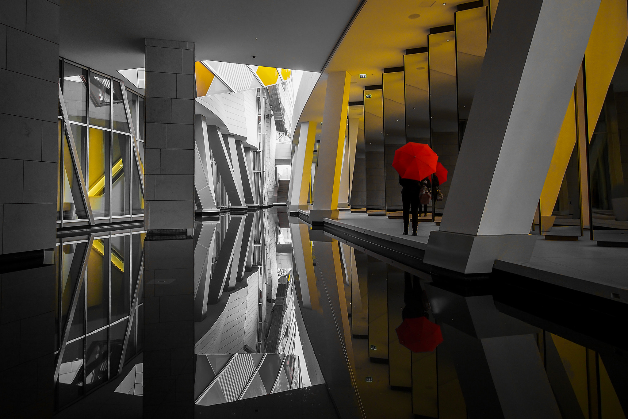 Olympus OM-D E-M5 + Olympus M.Zuiko Digital ED 7-14mm F2.8 PRO sample photo. Galerie des glaces - fondation louis vuitton photography