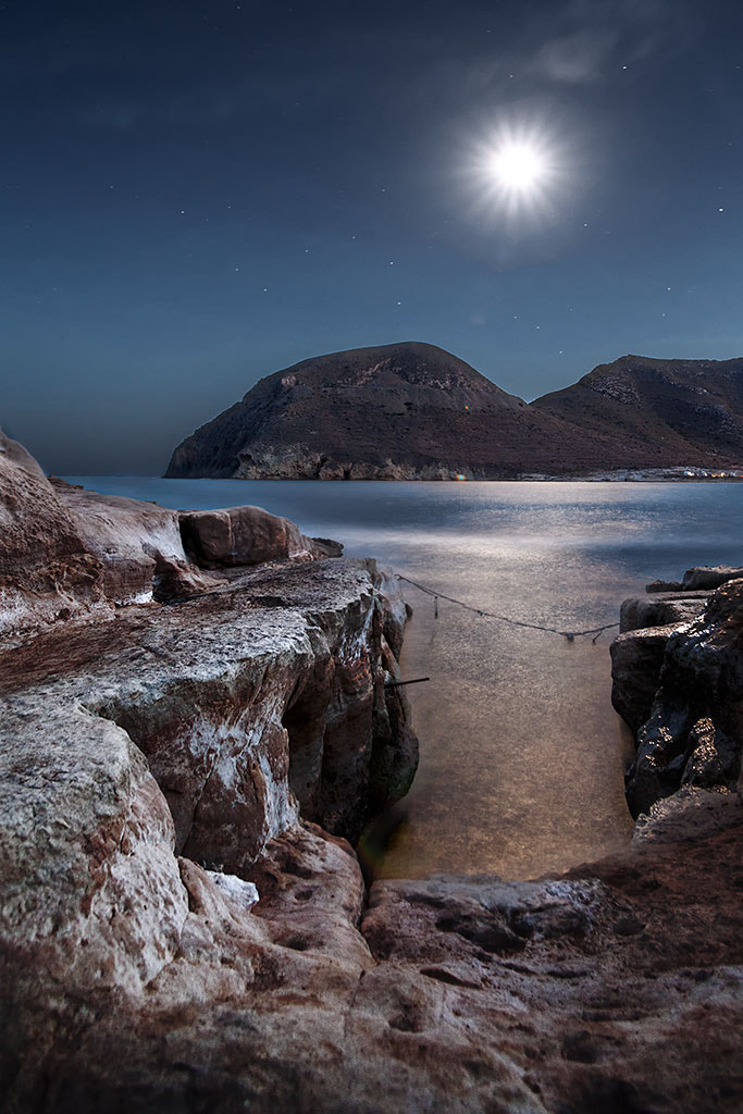 Canon EF 20-35mm f/2.8L sample photo. Moon light photography