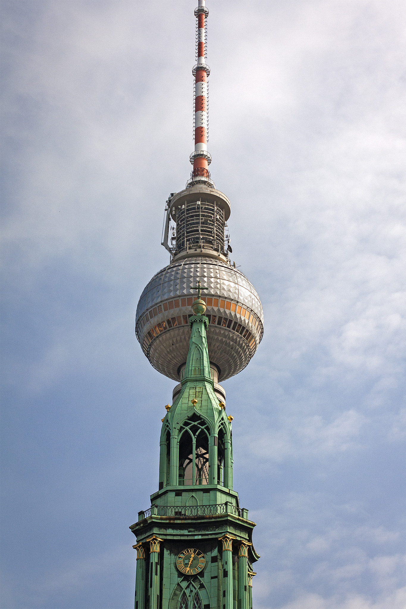 Canon EOS 450D (EOS Rebel XSi / EOS Kiss X2) + Canon EF 50mm F1.4 USM sample photo. Berlin fernsehturm photography