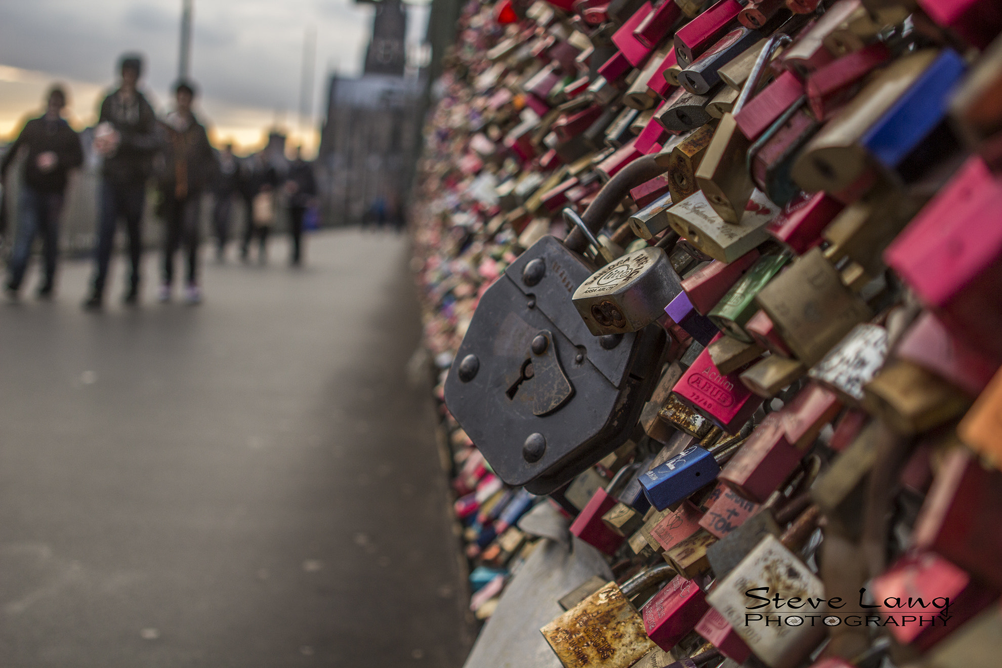 Canon EF 28-80mm f/2.8-4L sample photo. Hohenzollernbrücke photography