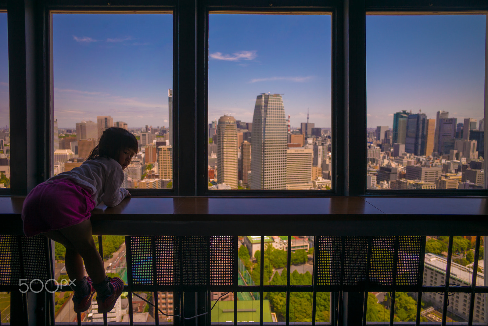 Leica Super-Elmar-M 21mm F3.4 ASPH sample photo. Inside tokyo tower - girl photography