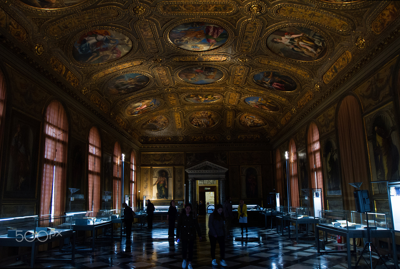 Canon EF 16-35mm F2.8L USM sample photo. Golden room photography