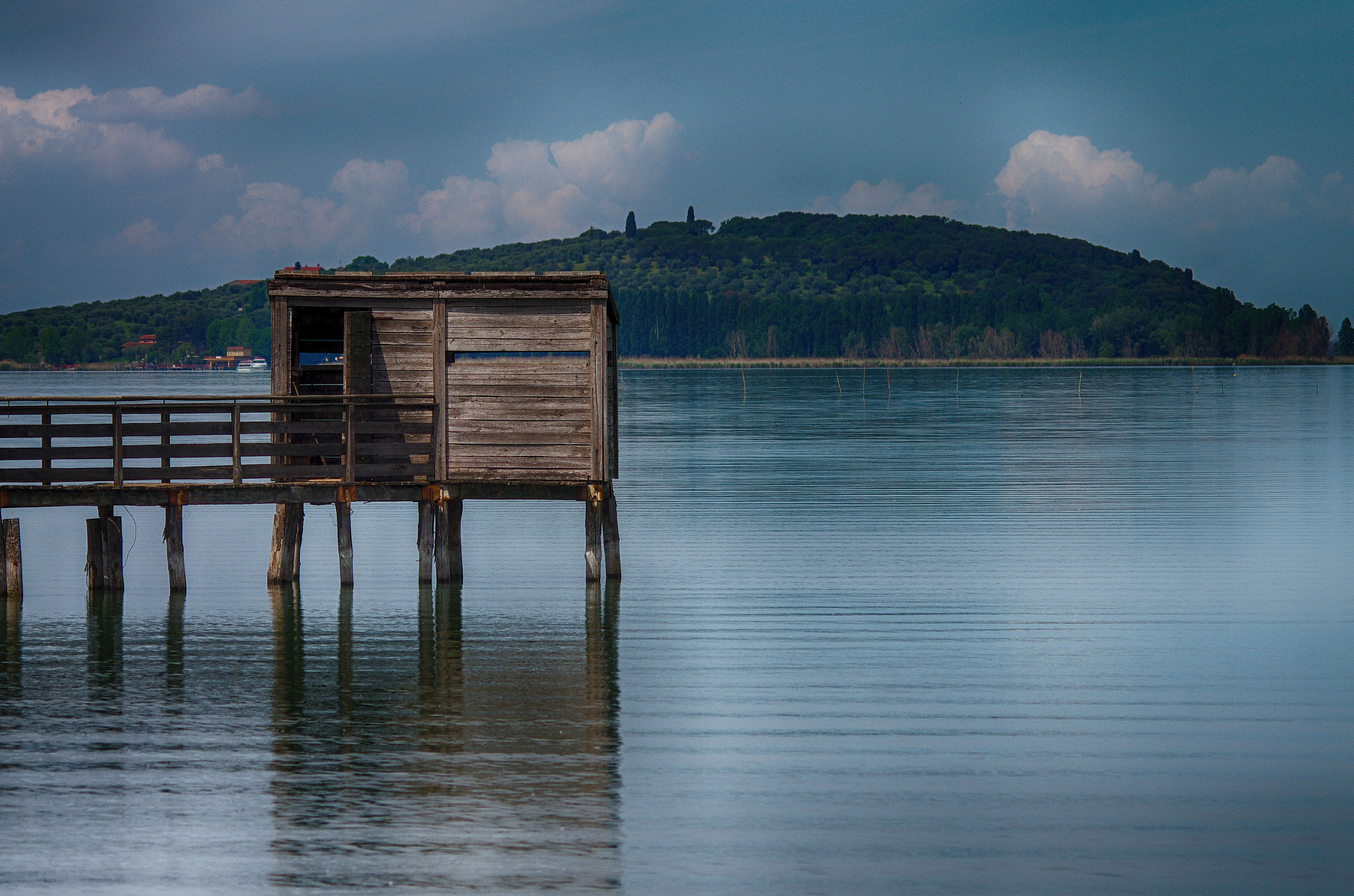 Sigma 70-200mm F2.8 EX DG Macro HSM II sample photo. Cabin lake photography