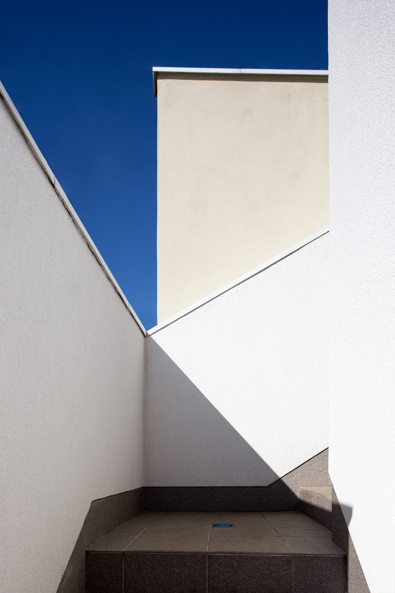 Canon TS-E 24.0mm f/3.5 L II sample photo. Minimal photography