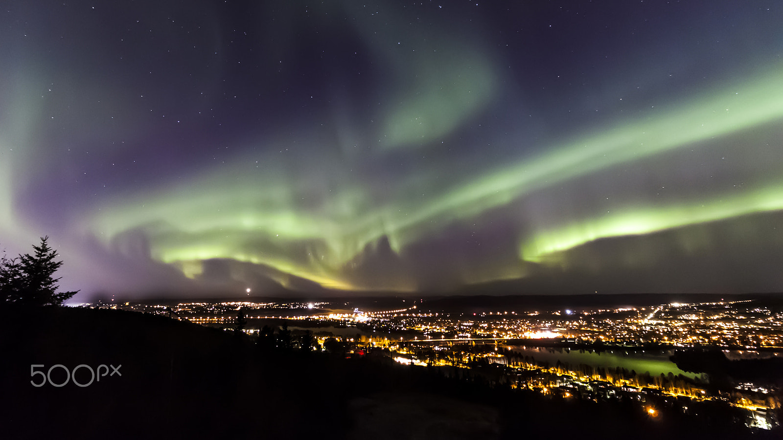Canon EF-S 10-18mm F4.5–5.6 IS STM sample photo. Duel of lights photography