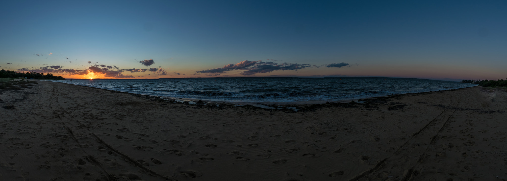 Nikon AF DX Fisheye-Nikkor 10.5mm F2.8G ED sample photo. Cowes beach @ sunset photography