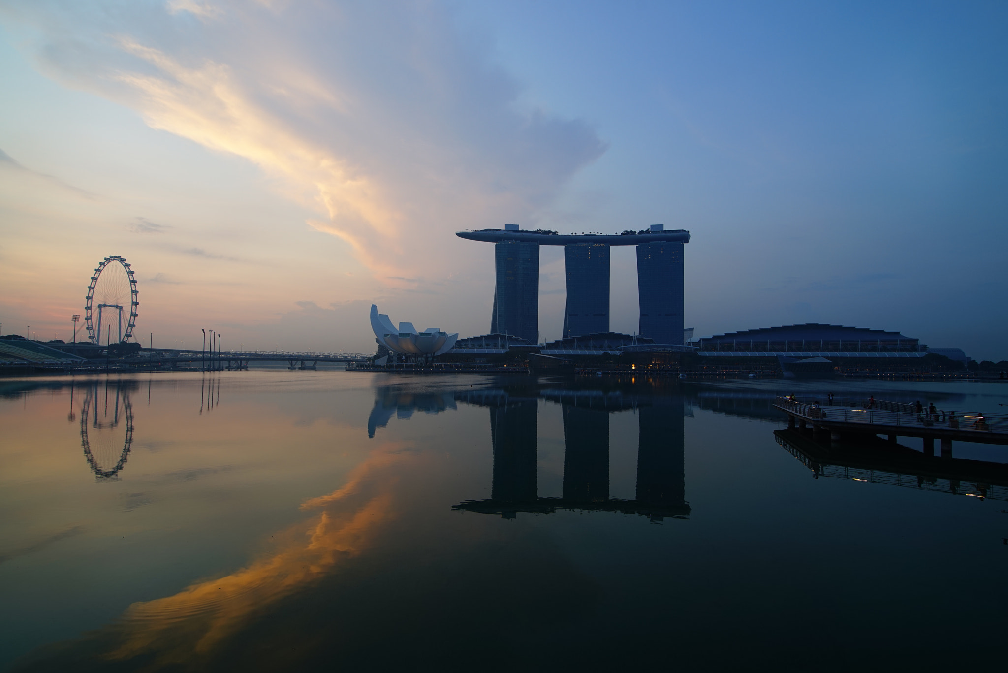 Tamron SP AF 17-50mm F2.8 XR Di II LD Aspherical (IF) sample photo. The sunrise at marina bay of singapore photography
