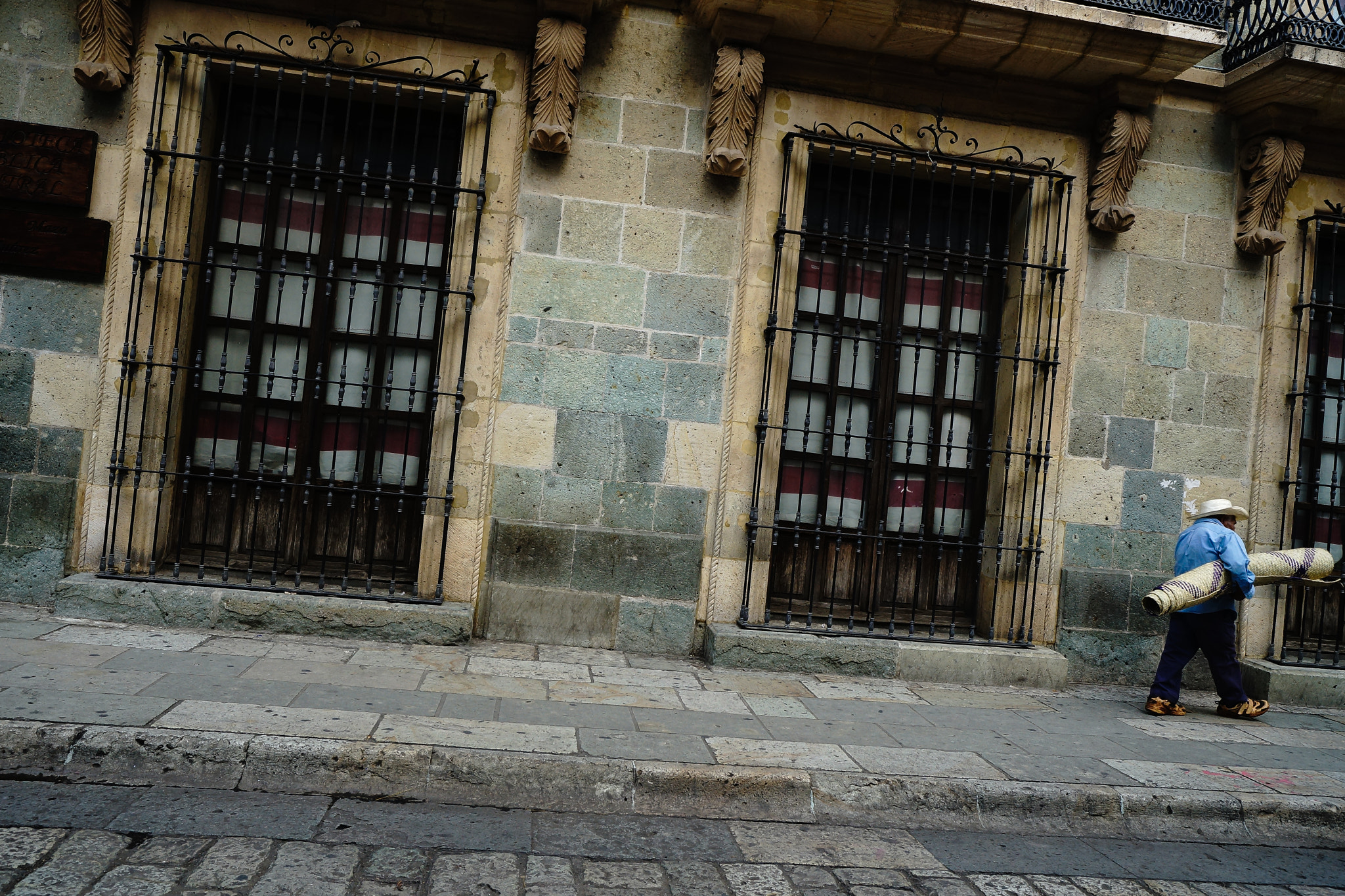 Sony SLT-A99V sample photo. En las calles de oaxaca photography