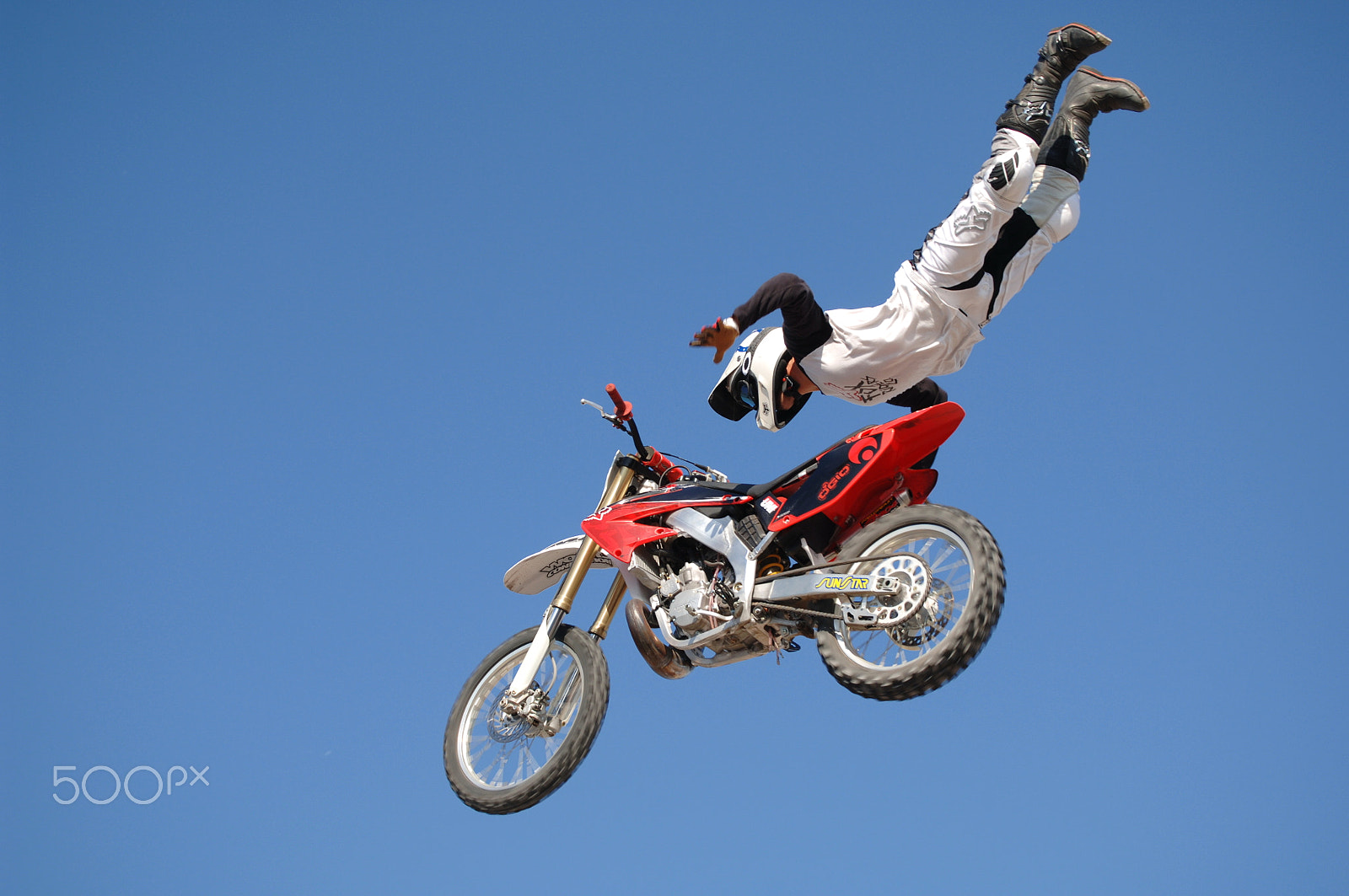 Nikon D2X sample photo. Flying high - beach motorcross photography