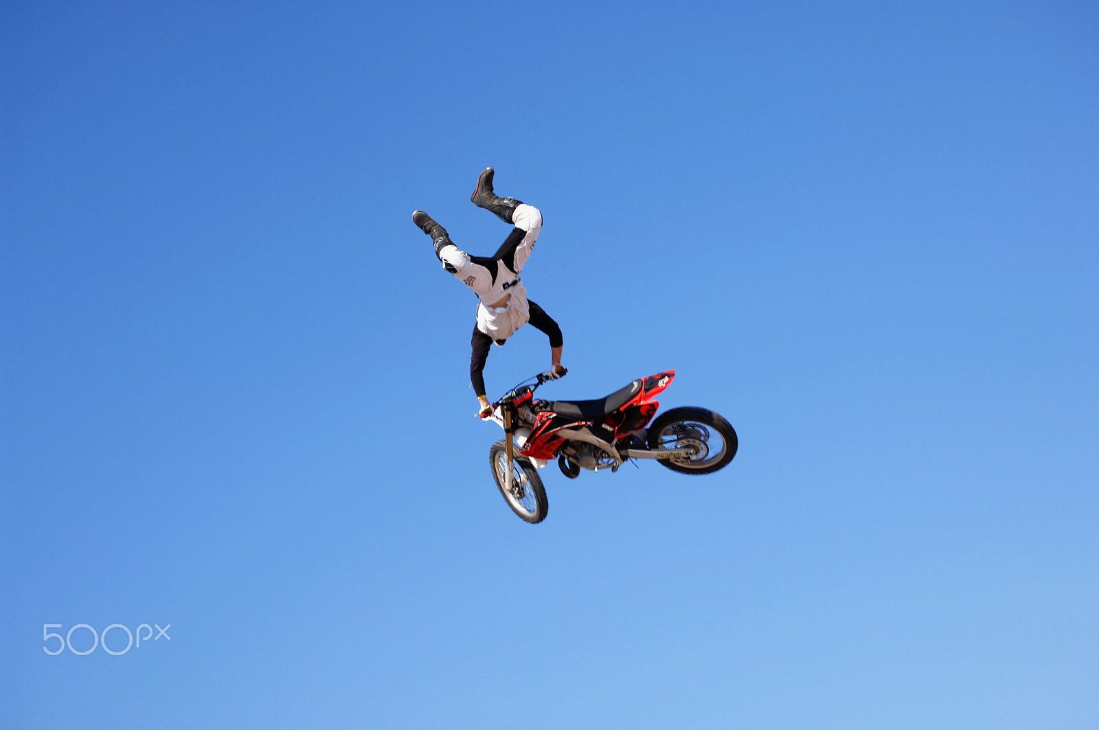 Nikon D2X sample photo. Flying high - beach motorcross photography