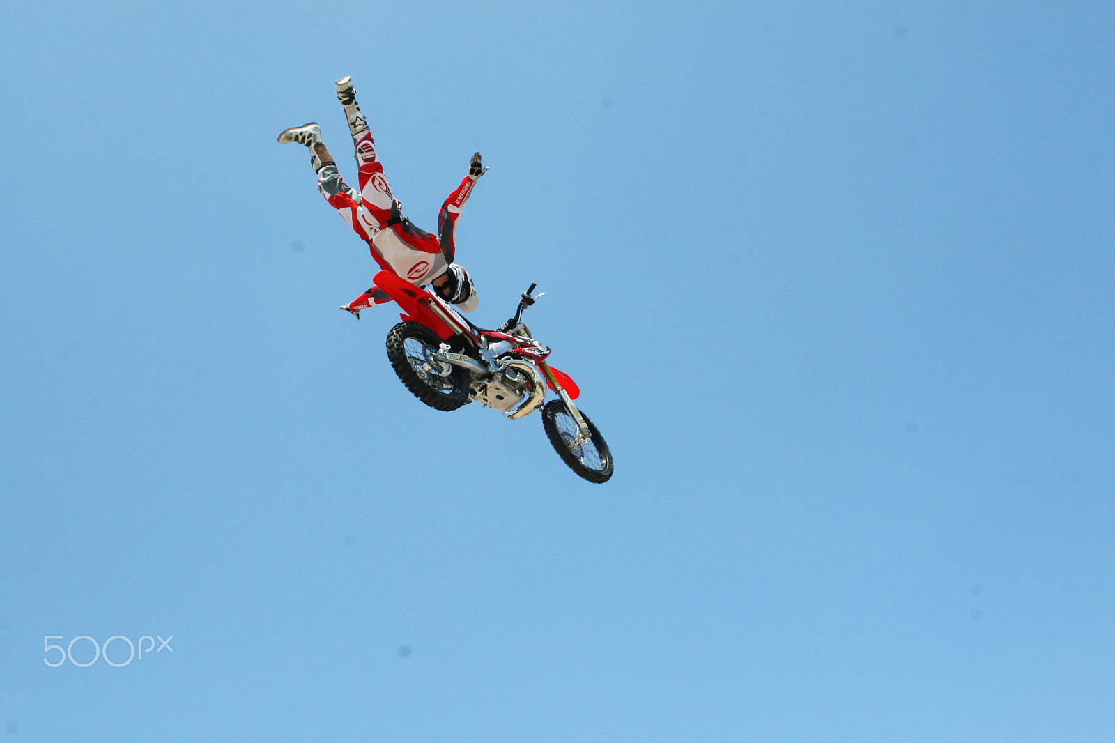 Canon EF 28-135mm F3.5-5.6 IS USM sample photo. Flying high - beach motorcross photography