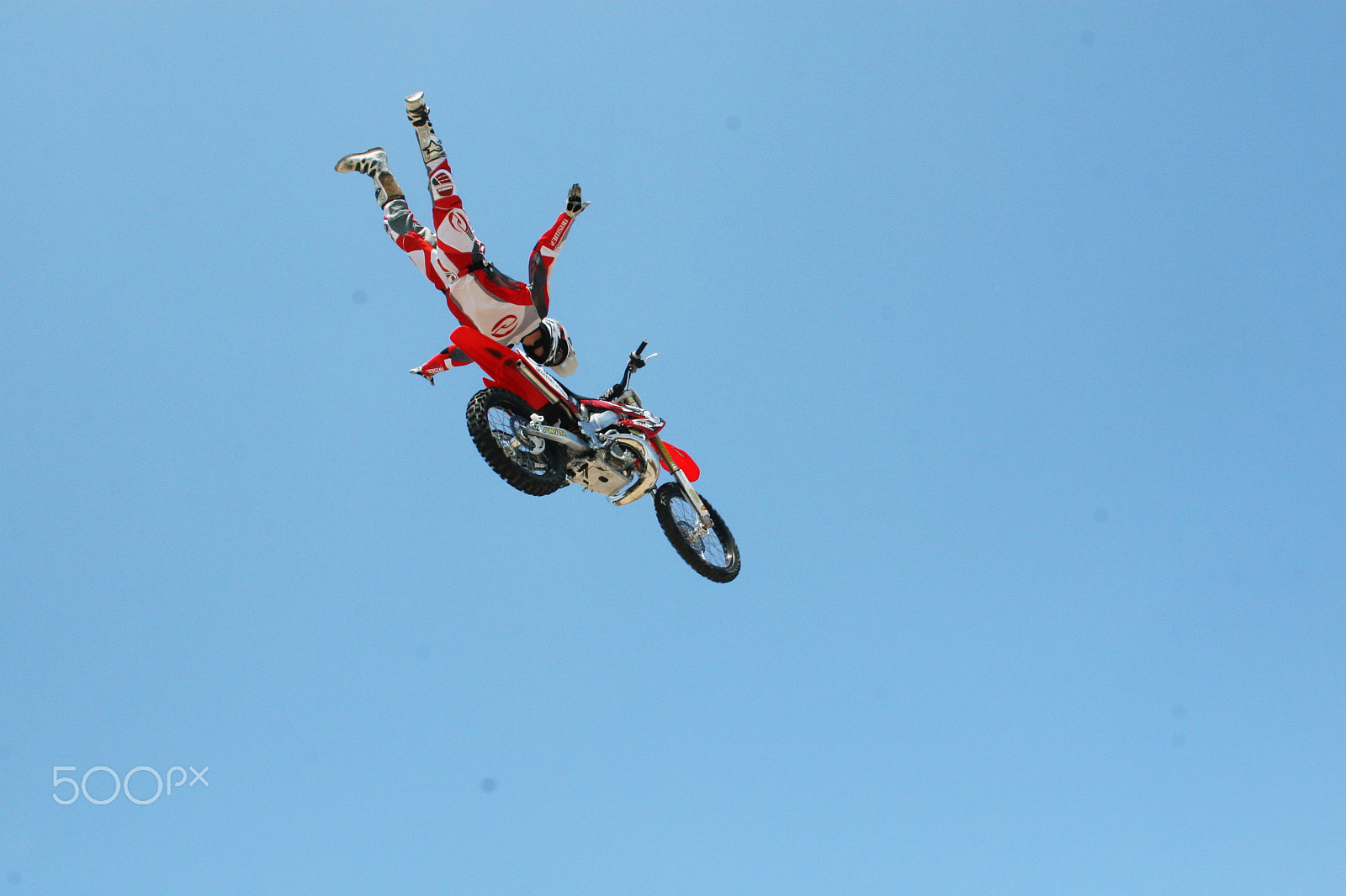 Canon EOS 30D + Canon EF 28-135mm F3.5-5.6 IS USM sample photo. Flying high - beach motorcross photography