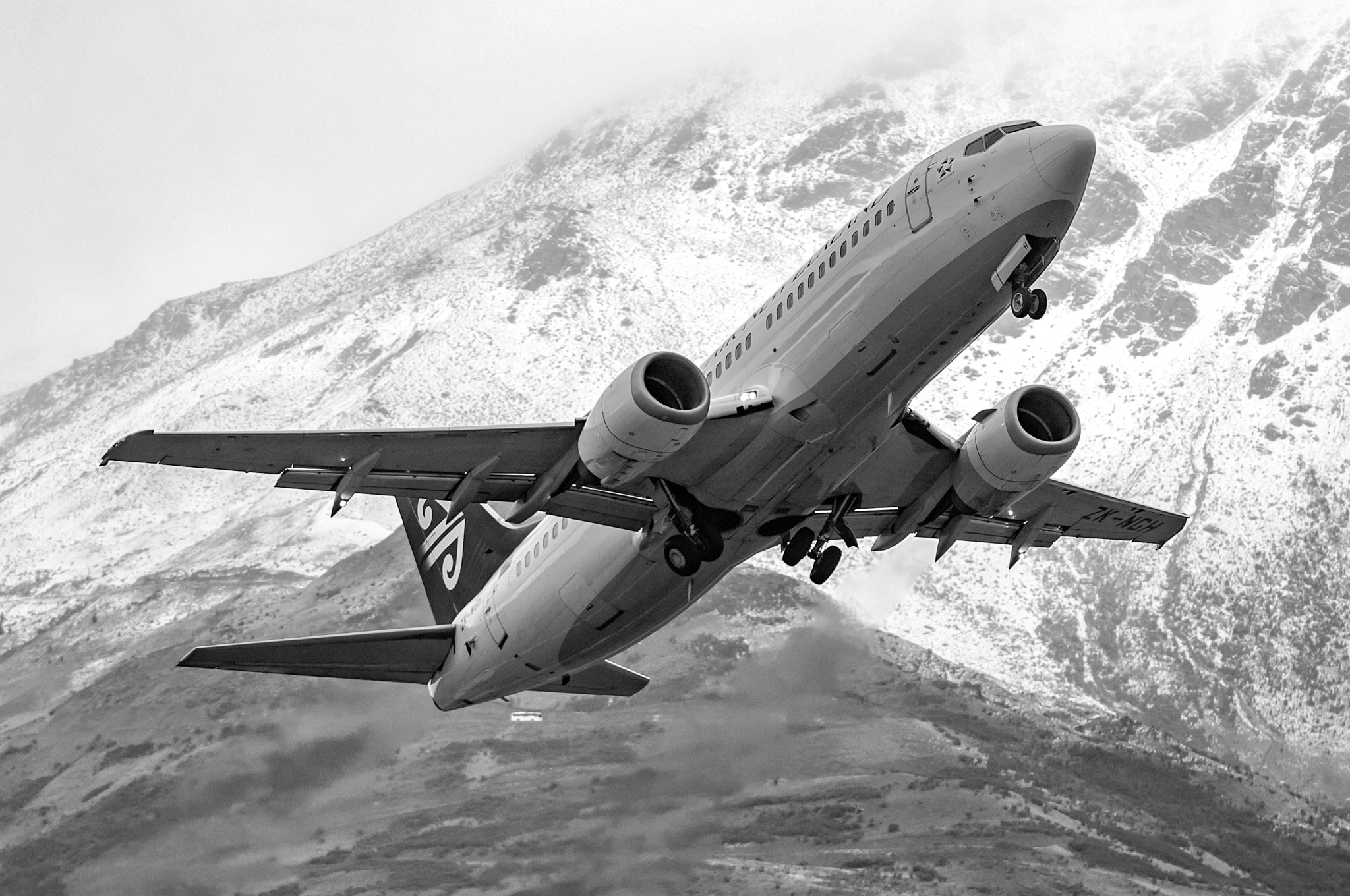 Nikon D2X sample photo. Air new zealand 737 takeoff from queenstown photography