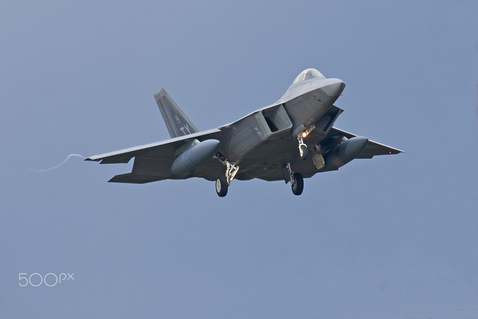 Canon EF 100-400mm F4.5-5.6L IS USM sample photo. F-22 raptor, 95th fs 'boneheads', 325th fw. photography