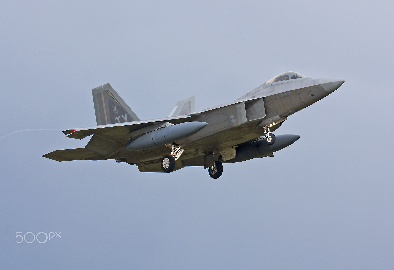 Canon EF 100-400mm F4.5-5.6L IS USM sample photo. F-22 raptor, 95th fs 'boneheads', 325th fw. photography
