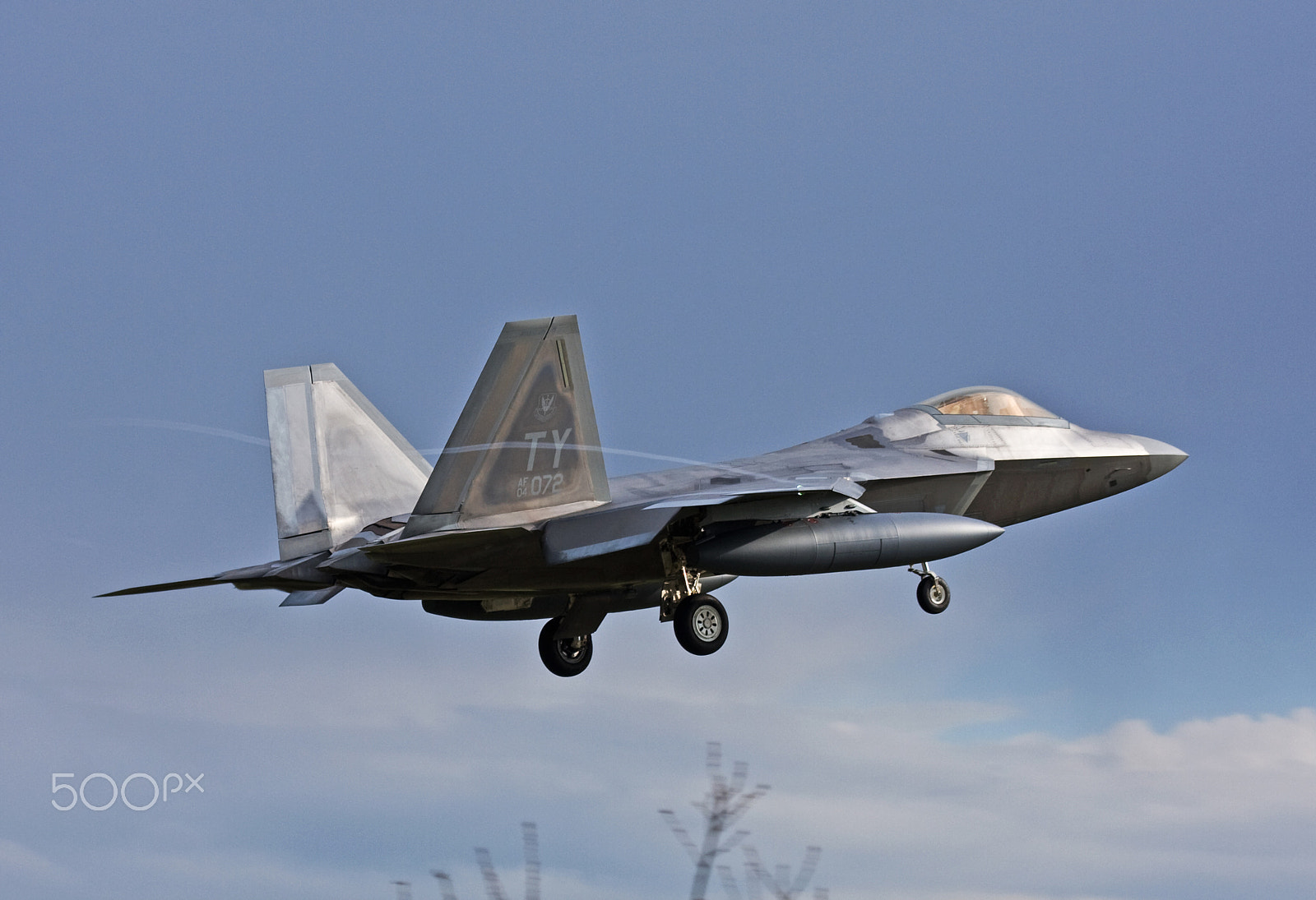 Canon EF 100-400mm F4.5-5.6L IS USM sample photo. F-22 raptor, 95th fs 'boneheads', 325th fw. photography