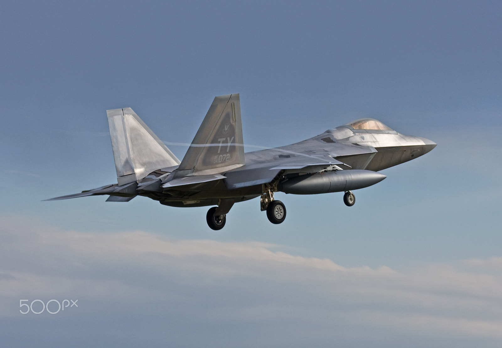 Canon EF 100-400mm F4.5-5.6L IS USM sample photo. F-22 raptor, 95th fs 'boneheads', 325th fw. photography