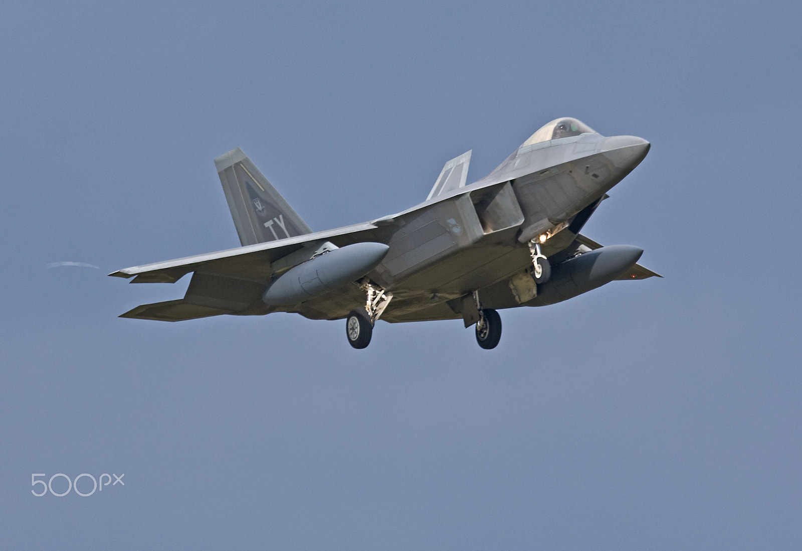 Canon EF 100-400mm F4.5-5.6L IS USM sample photo. F-22 raptor, 95th fs 'boneheads', 325th fw. photography