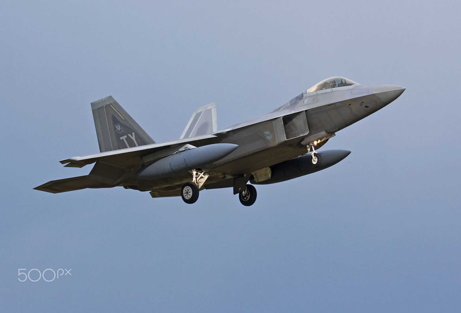 Canon EF 100-400mm F4.5-5.6L IS USM sample photo. F-22 raptor, 95th fs 'boneheads', 325th fw. photography