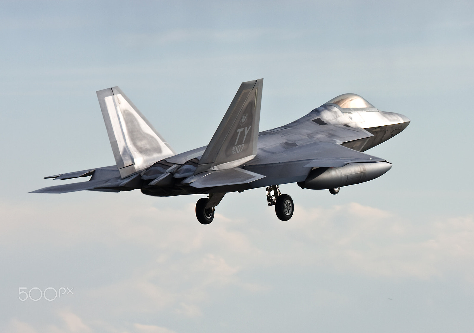 Canon EF 100-400mm F4.5-5.6L IS USM sample photo. F-22 raptor, 95th fs 'boneheads', 325th fw. photography