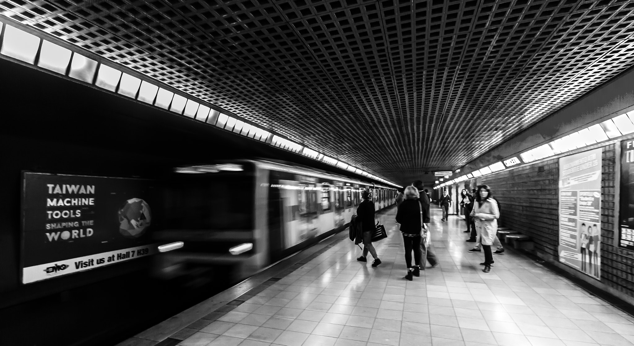 Canon EF-S 10-18mm F4.5–5.6 IS STM sample photo. The subway in black and white photography