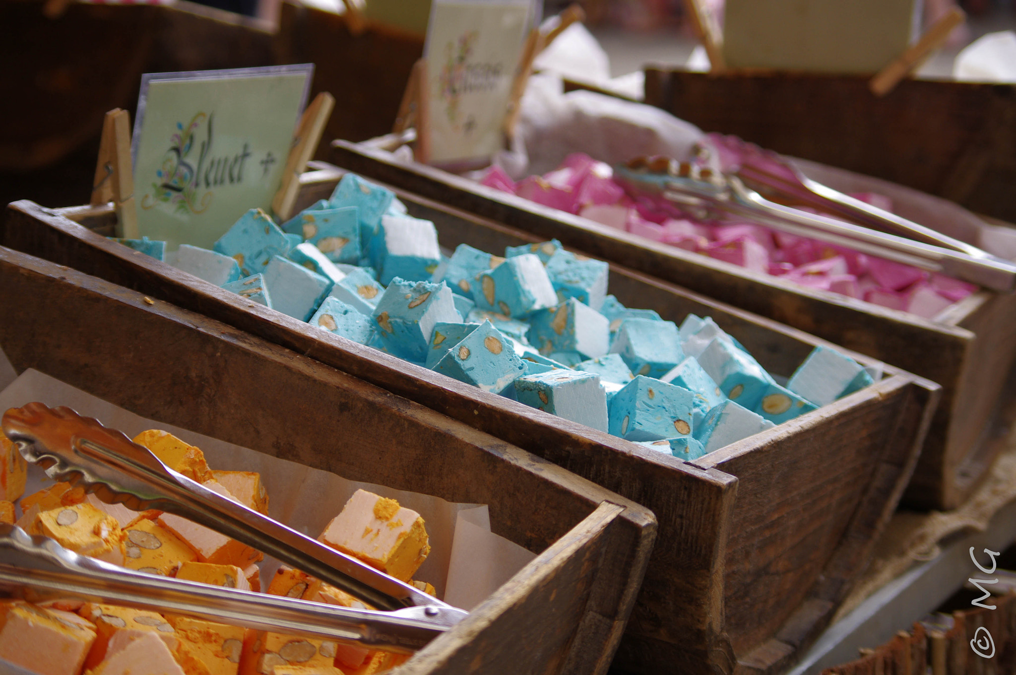 Pentax K-r + smc PENTAX-DA L 50-200mm F4-5.6 ED sample photo. Colourful candies photography