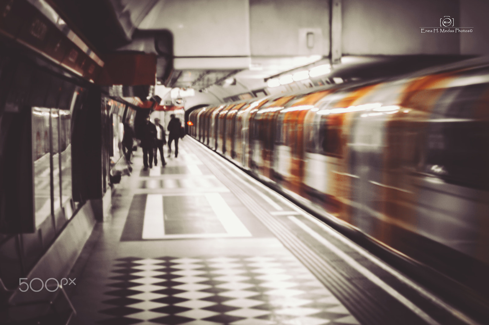 Canon EF 28-90mm f/4-5.6 sample photo. Metro speed photography