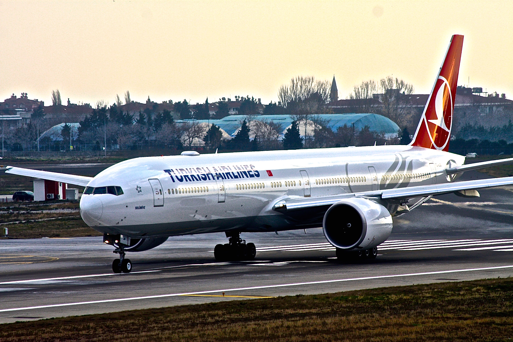Canon EOS 450D (EOS Rebel XSi / EOS Kiss X2) sample photo. Turkish airlines boeing 777-300er at İstanbul atatürk airport photography