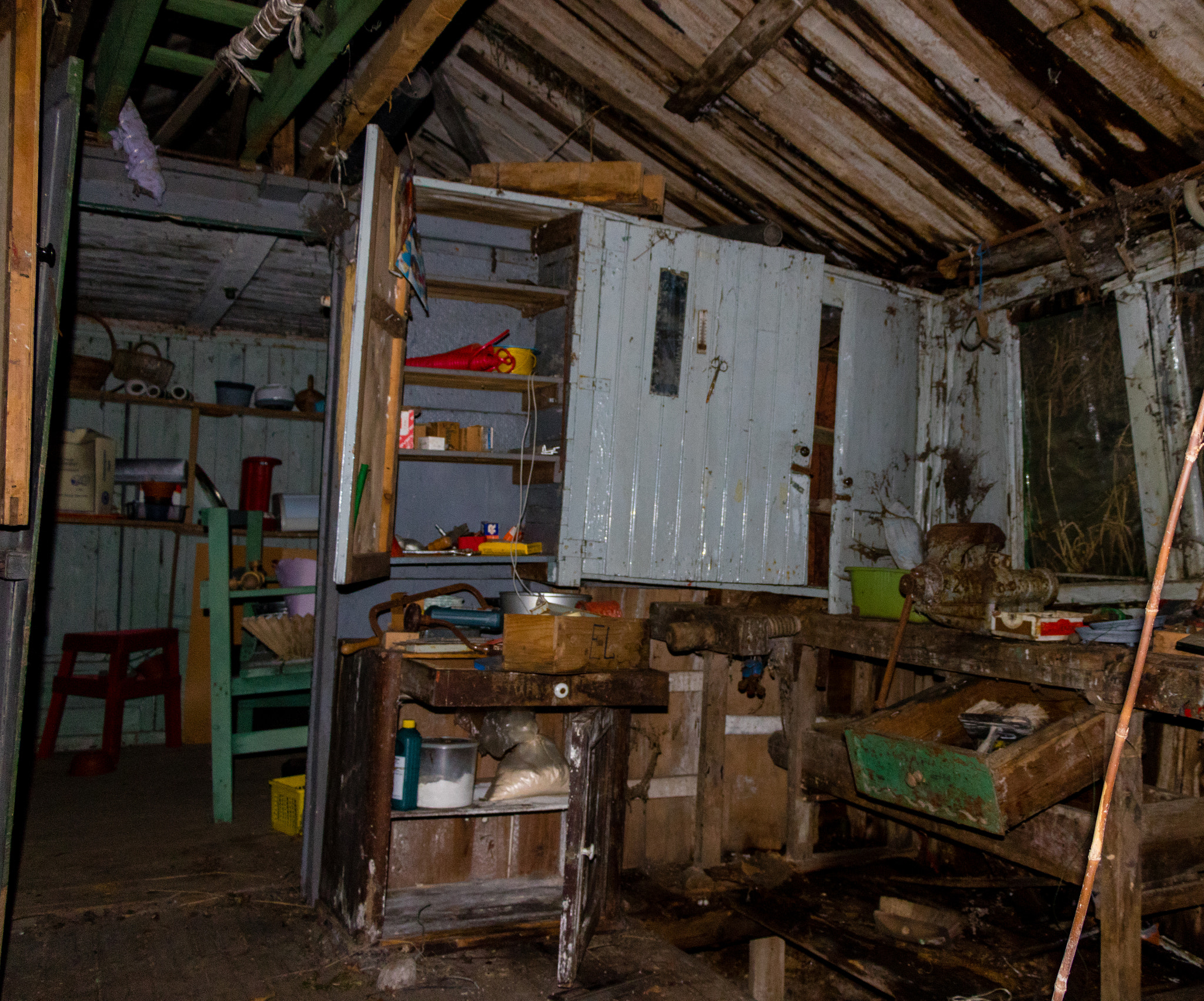 Canon EF-S 18-135mm F3.5-5.6 IS STM sample photo. Old shed photography