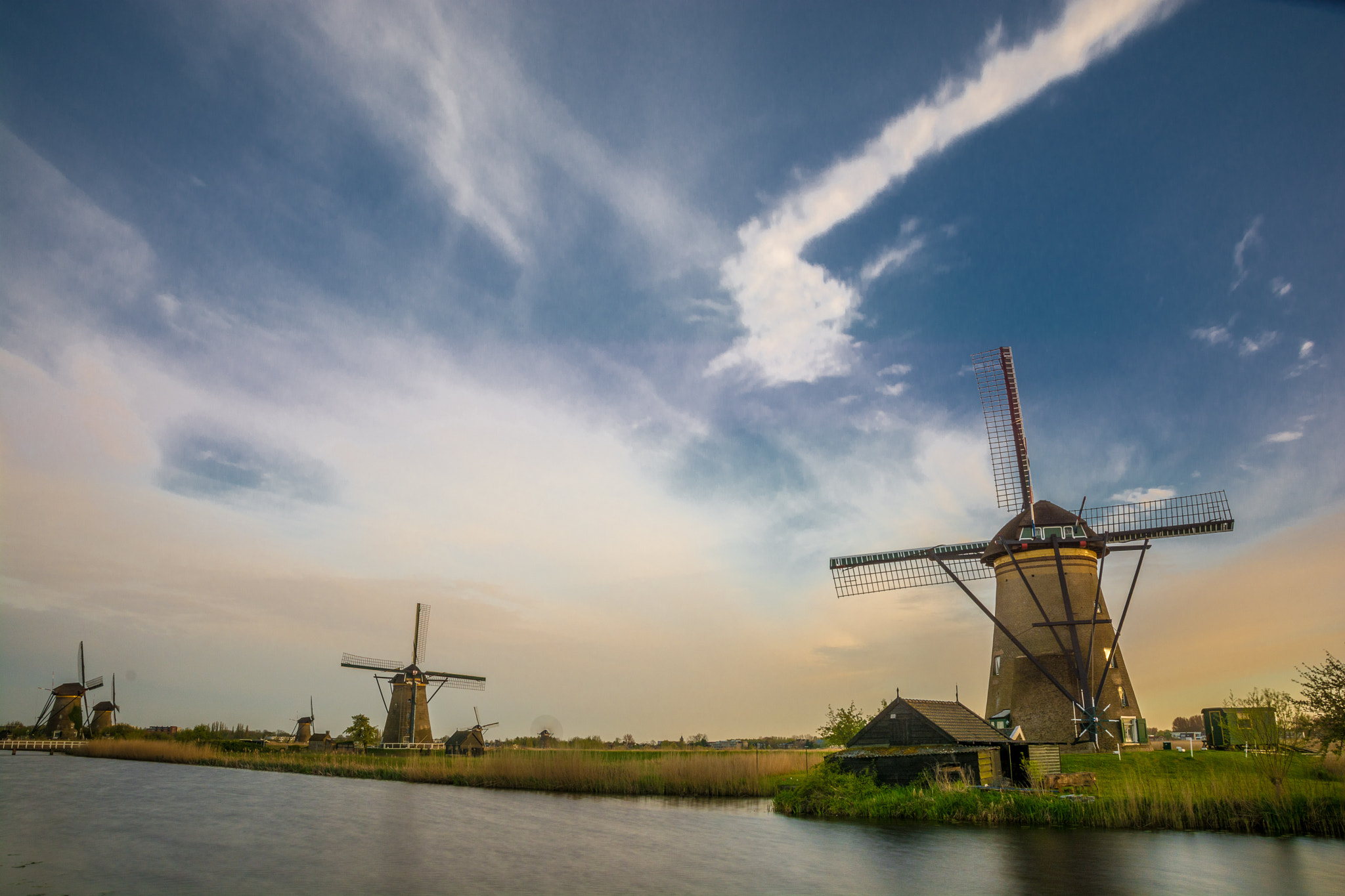 Nikon D7100 + Sigma 17-70mm F2.8-4 DC Macro OS HSM | C sample photo. Kinderdijk windmills photography