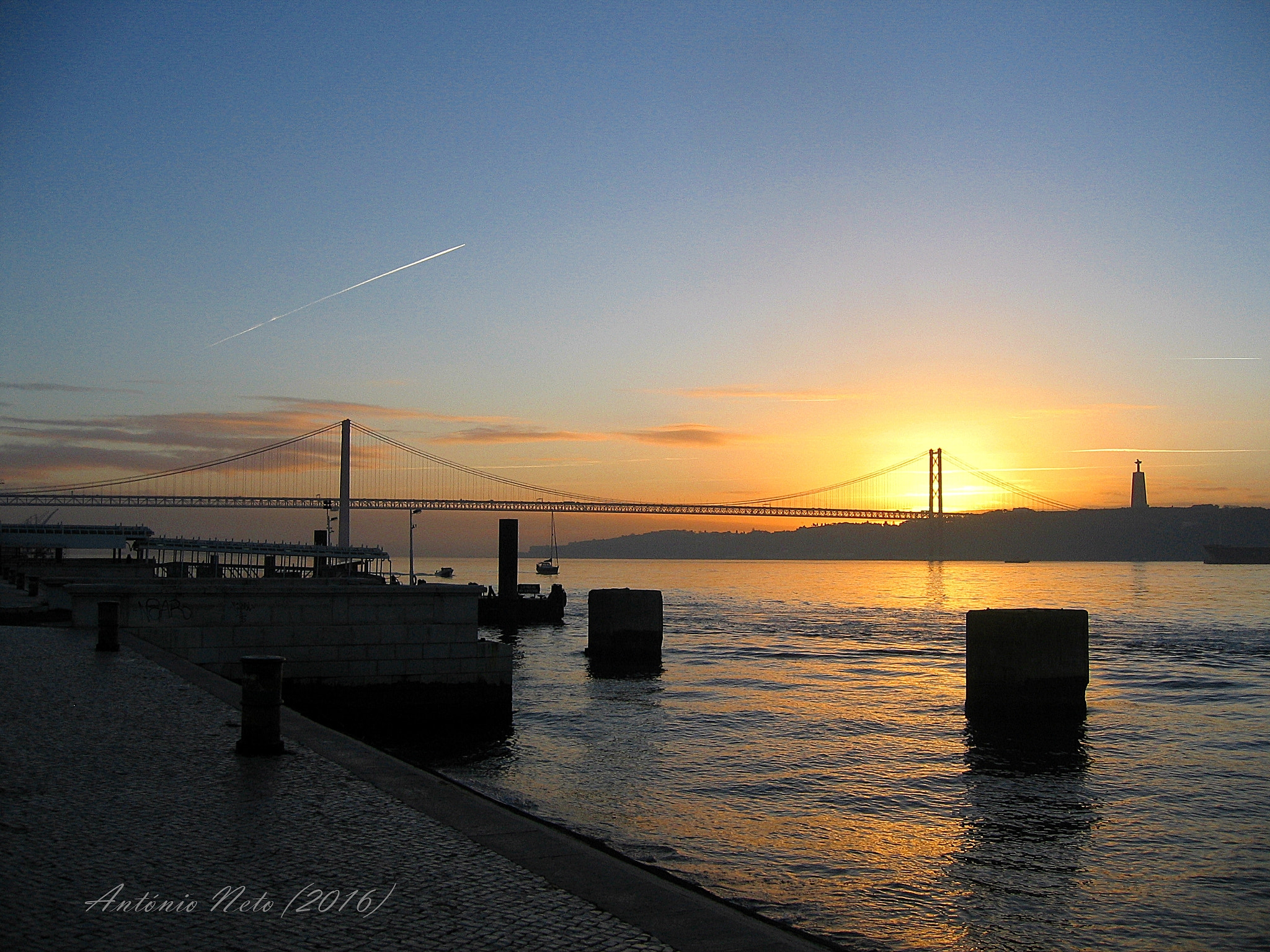 Canon POWERSHOT S50 sample photo. Sailing and flying at the sunrise i photography