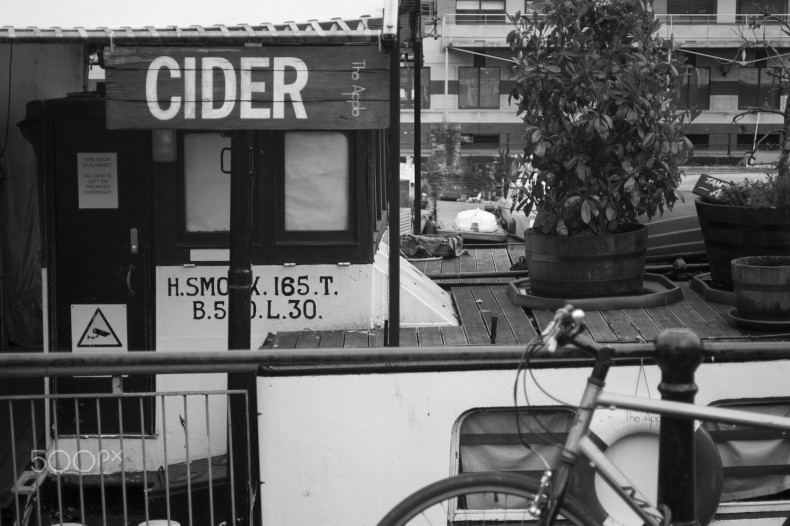 AF Zoom-Nikkor 28-80mm f/3.3-5.6G sample photo. The apple, bristol. photography