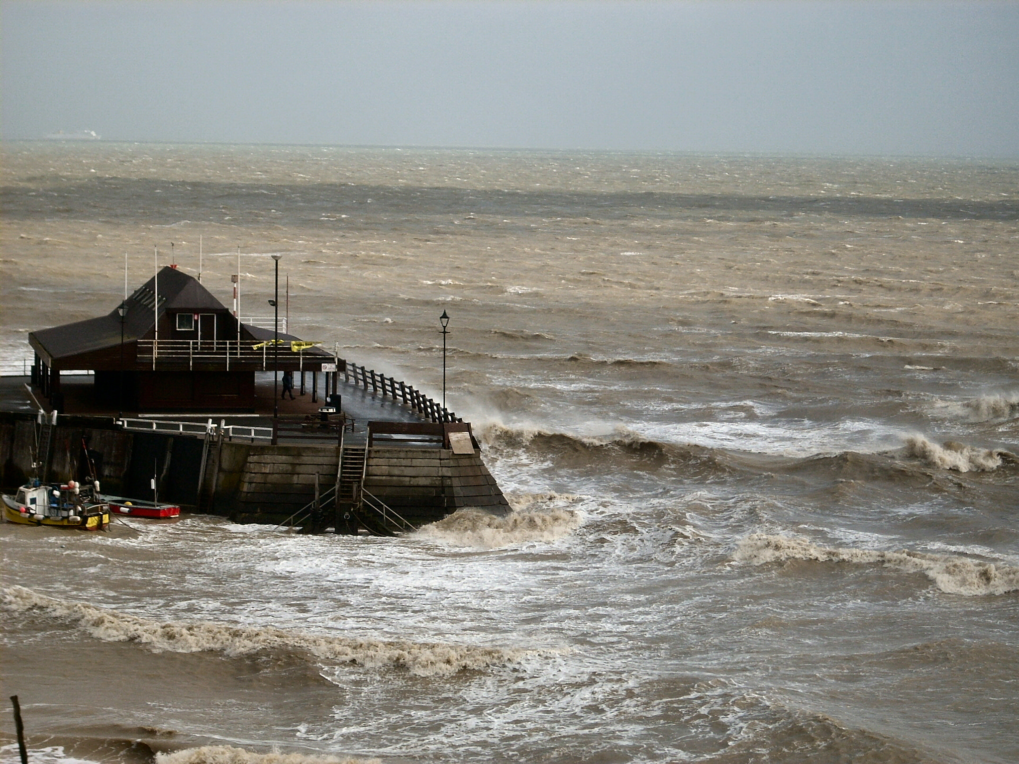 Nikon COOLPIX L10 sample photo. Rough broadstairs photography
