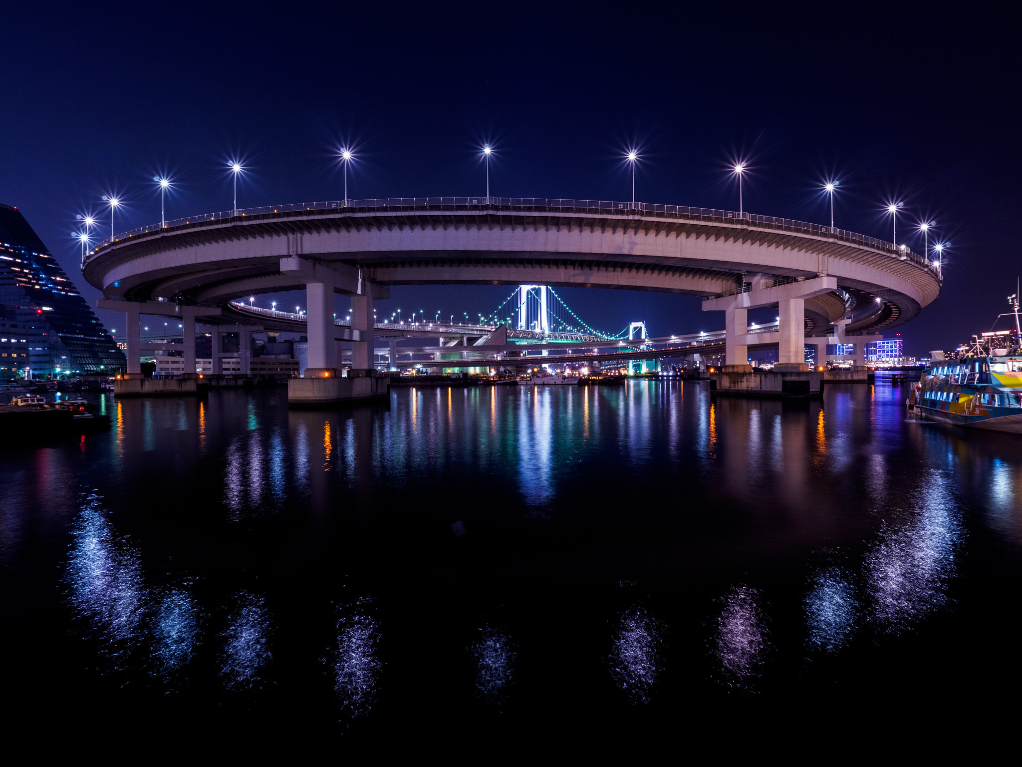 Olympus M.Zuiko Digital ED 7-14mm F2.8 PRO sample photo. Light circle photography