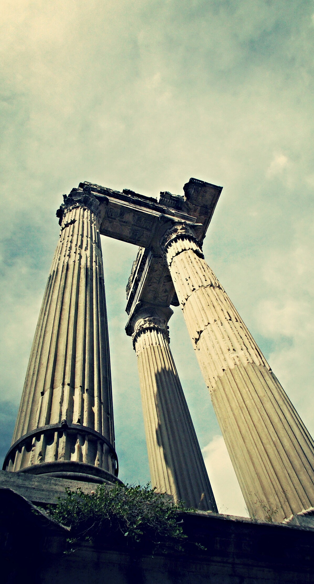 Nikon Coolpix L26 sample photo. Ancient roman columns photography