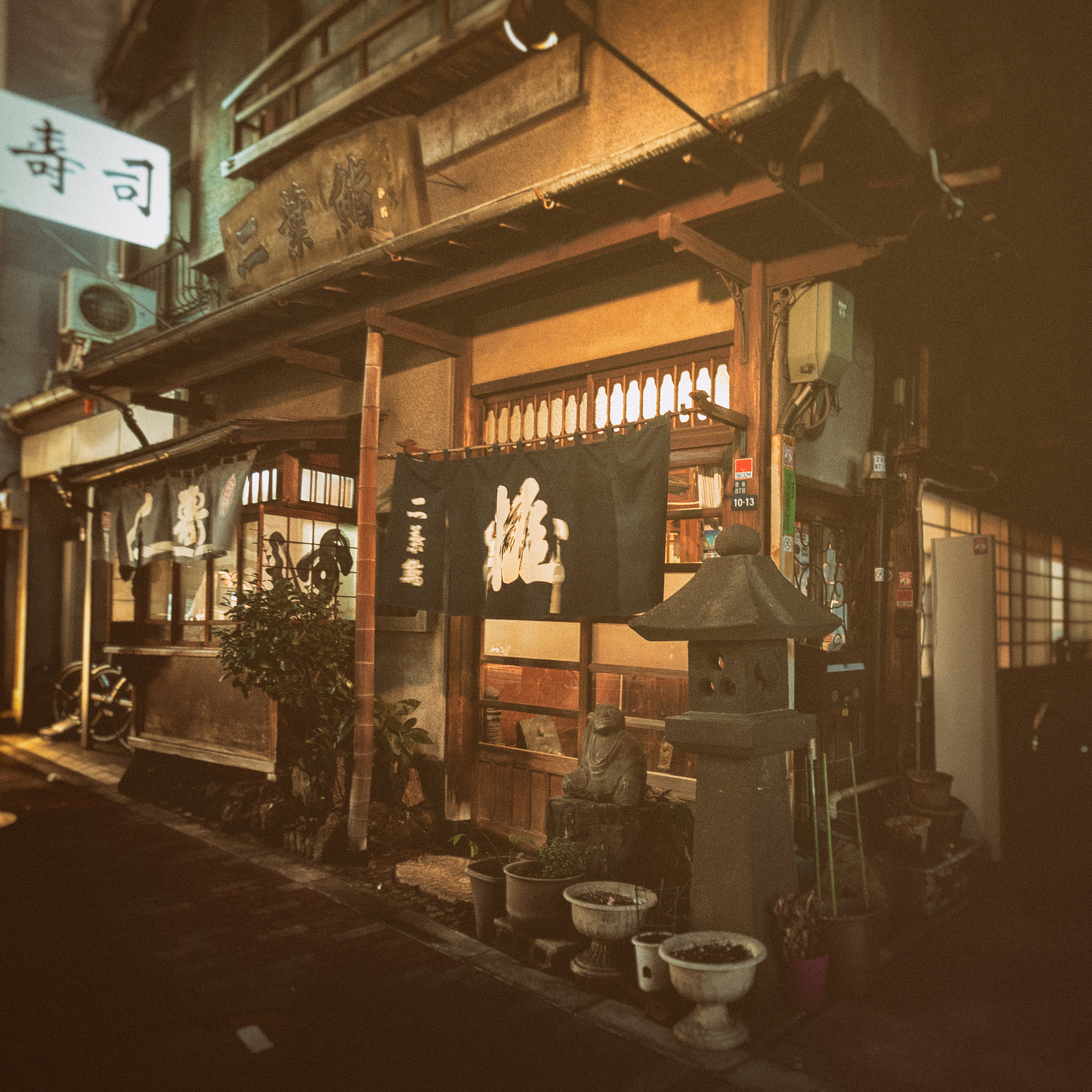 Canon EF-S 10-18mm F4.5–5.6 IS STM sample photo. Ginza by night photography