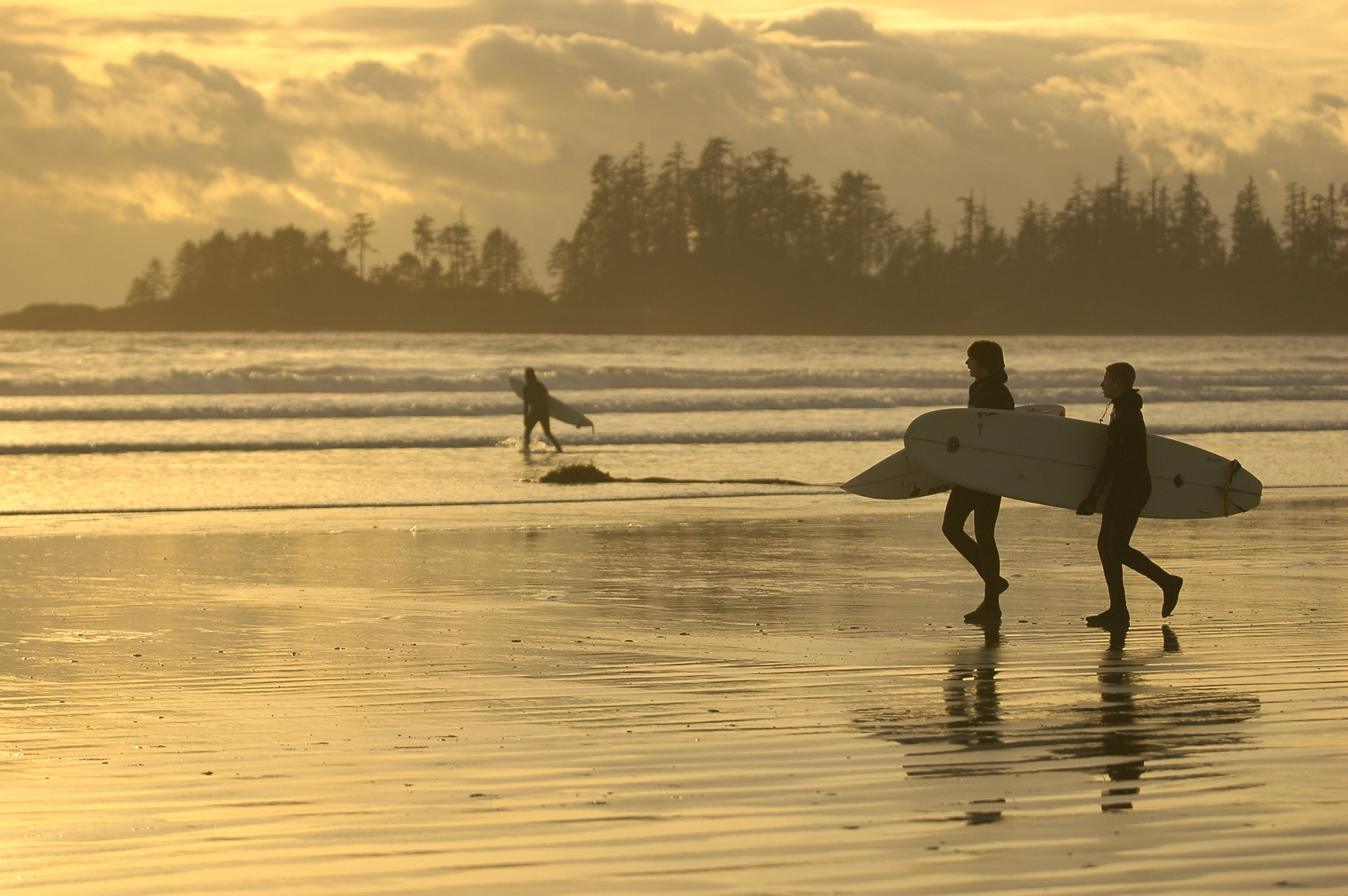 Nikon D70s + AF-S Zoom-Nikkor 80-200mm f/2.8D IF-ED sample photo. Winter storm surfers, tofino, vancouver island photography