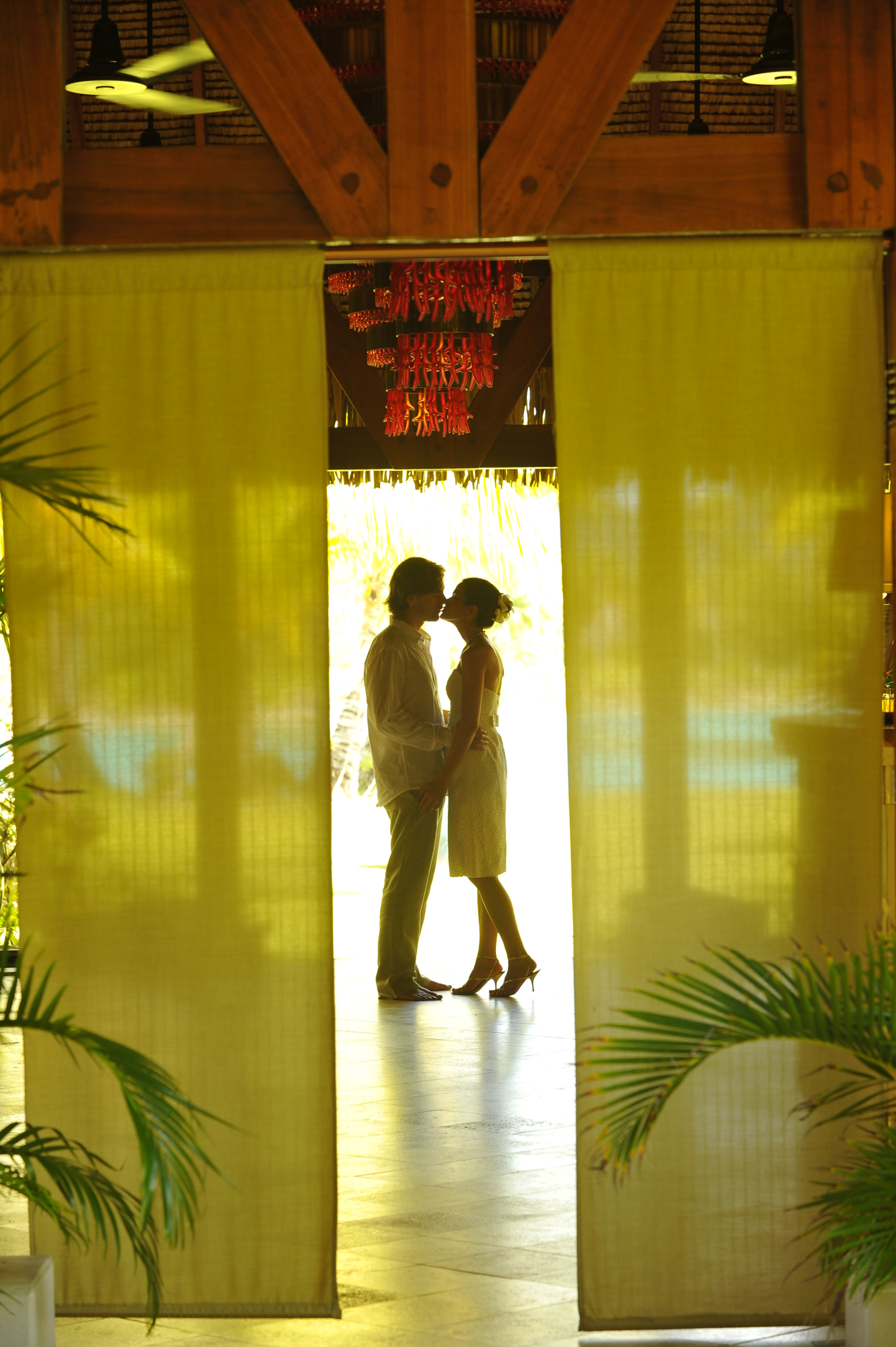 AF-S Zoom-Nikkor 80-200mm f/2.8D IF-ED sample photo. Romantic moment on bora bora photography