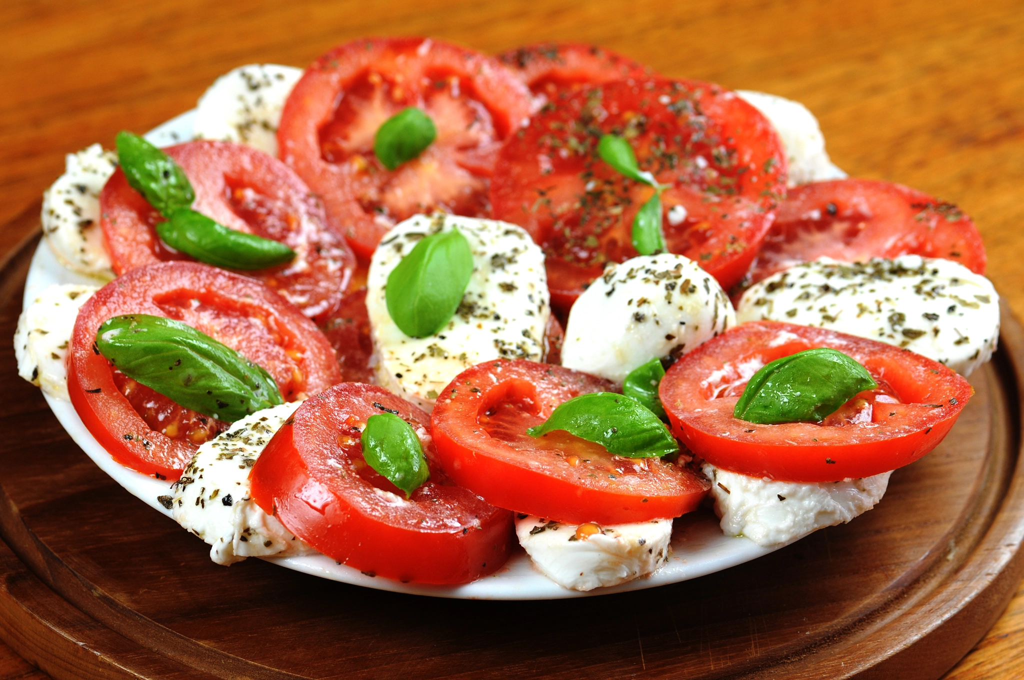 Caprese salad with tomatoes and mozzarella