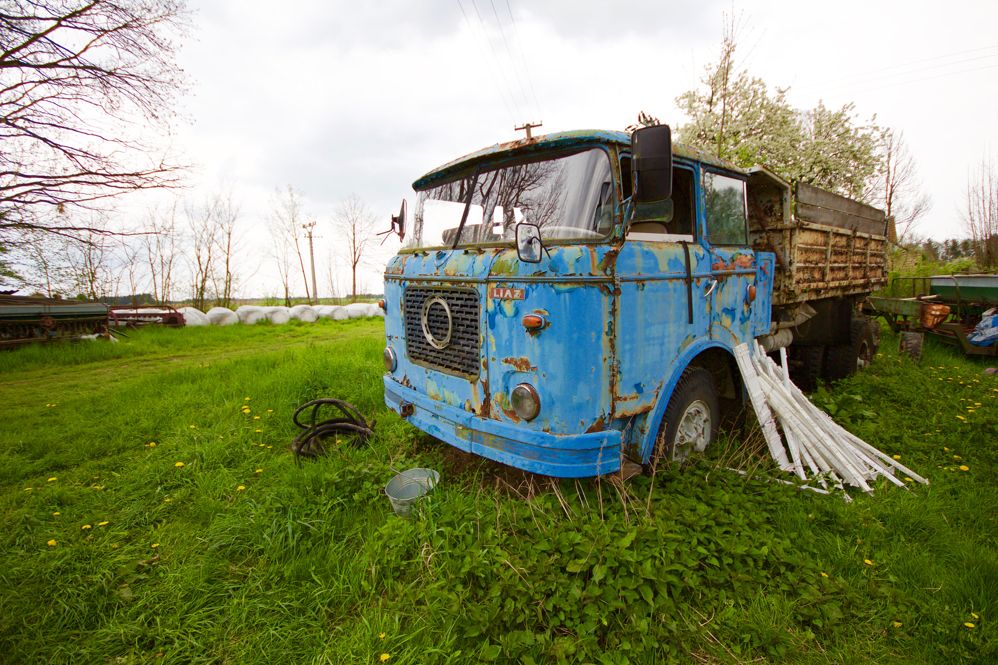 Canon EOS 100D (EOS Rebel SL1 / EOS Kiss X7) + Sigma 10-20mm F4-5.6 EX DC HSM sample photo. Old times don't come easy (colour) photography