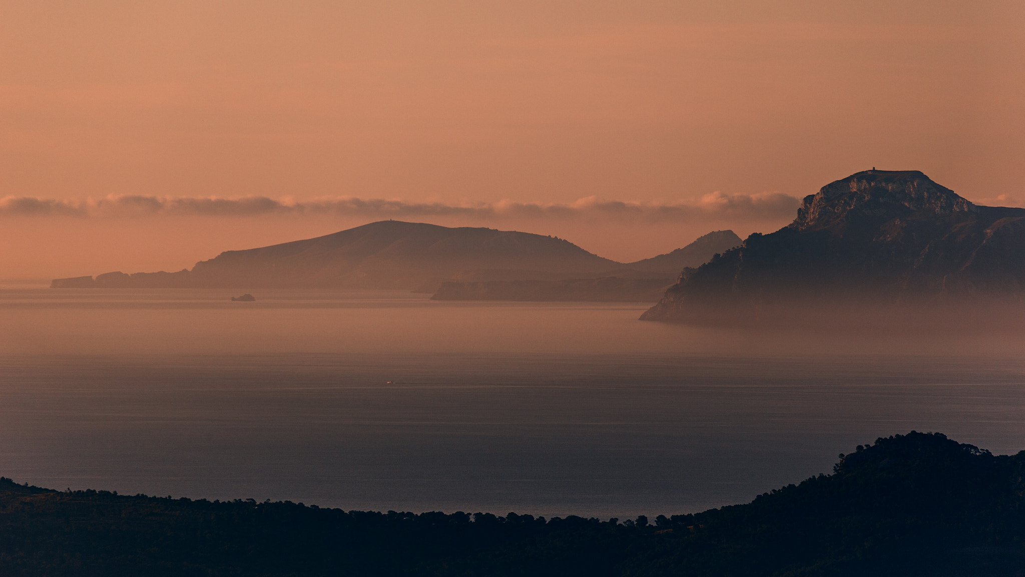 Canon EOS-1D X + Canon EF 70-300mm F4-5.6L IS USM sample photo. Sunrise in mood! photography