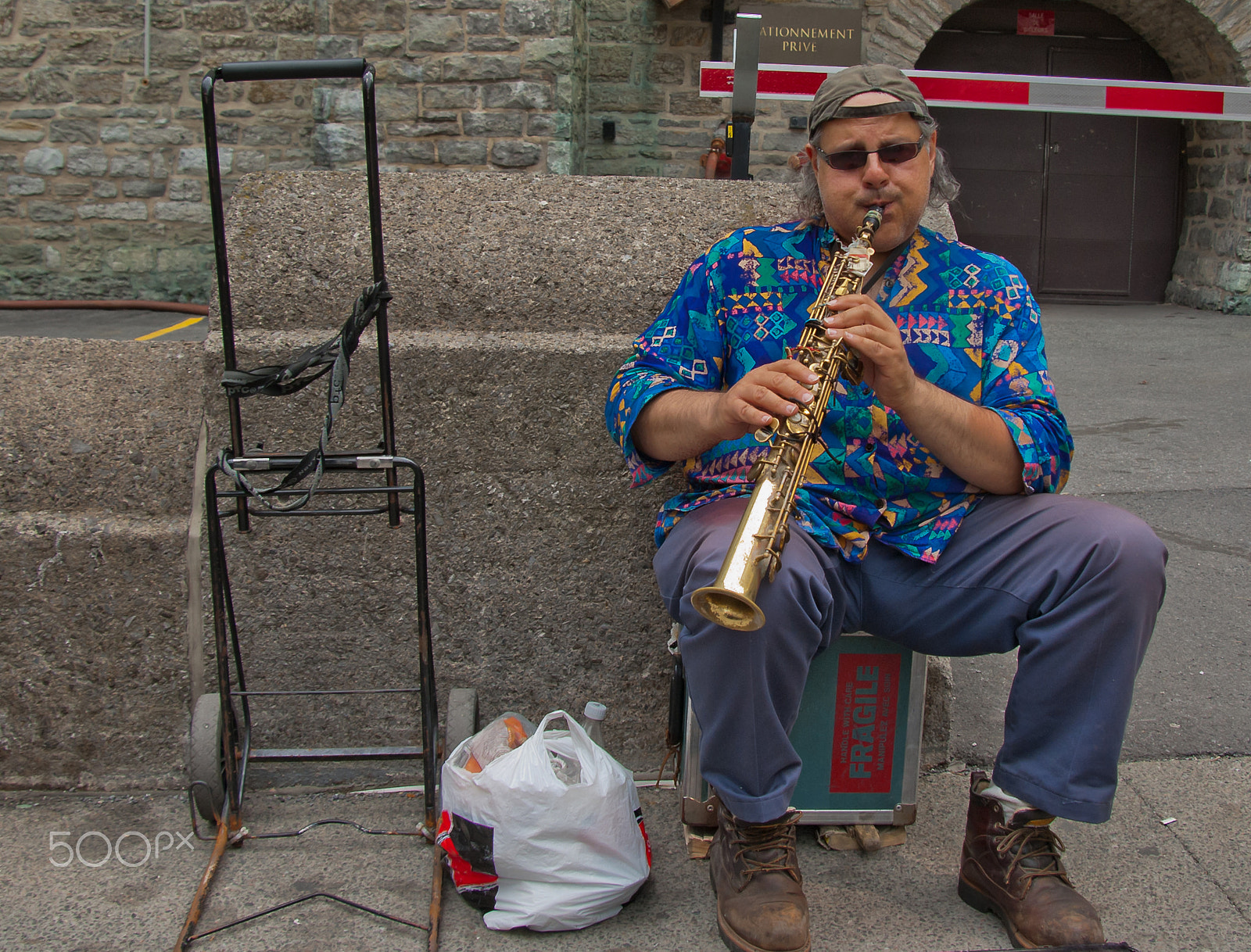 Sony Alpha DSLR-A330 sample photo. Musician de rue à montréal photography