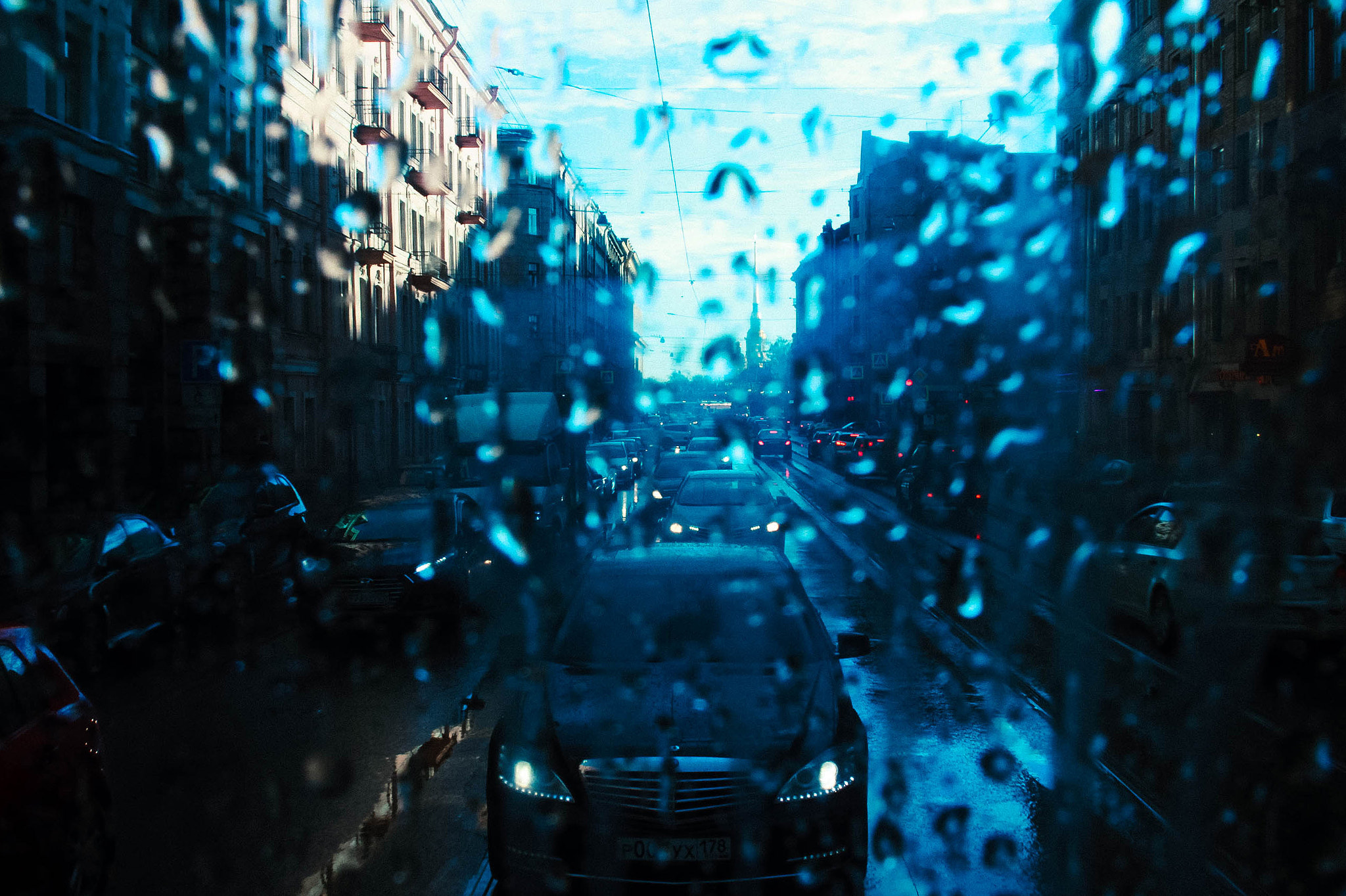 Canon EF 17-35mm f/2.8L + 1.4x sample photo. Rainy saint-petersburg photography